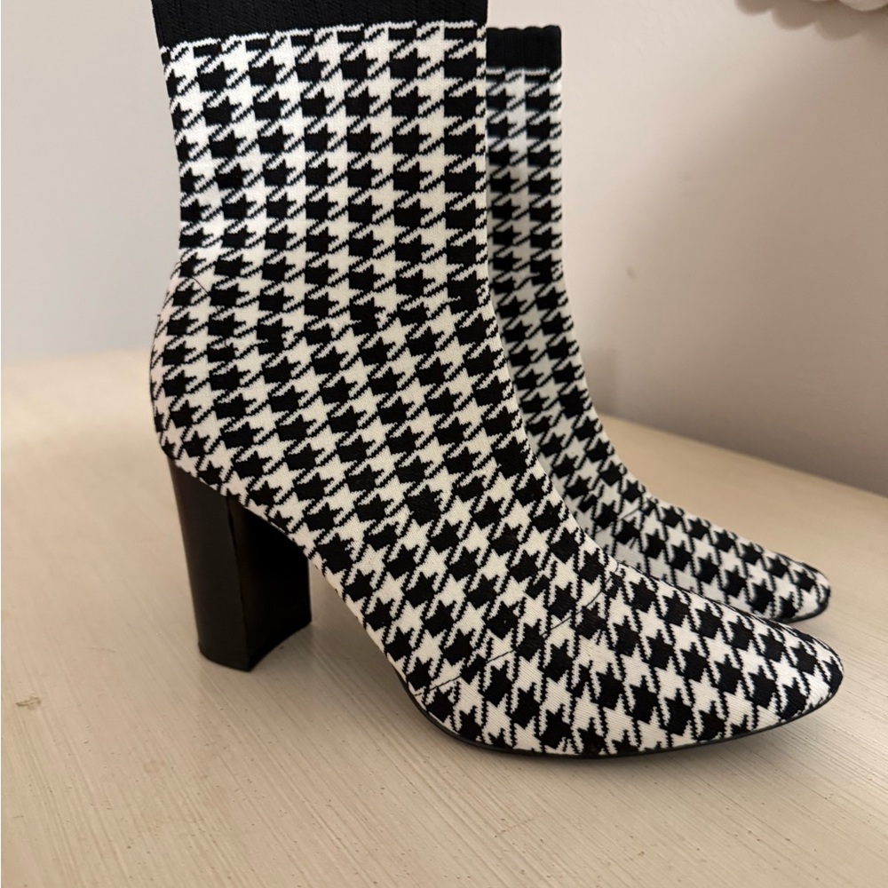 Charles By Charles David Houndstooth Heeled Boots